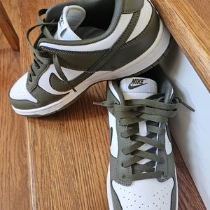 Nike men's sneakers, Size 11, Color: Green & White